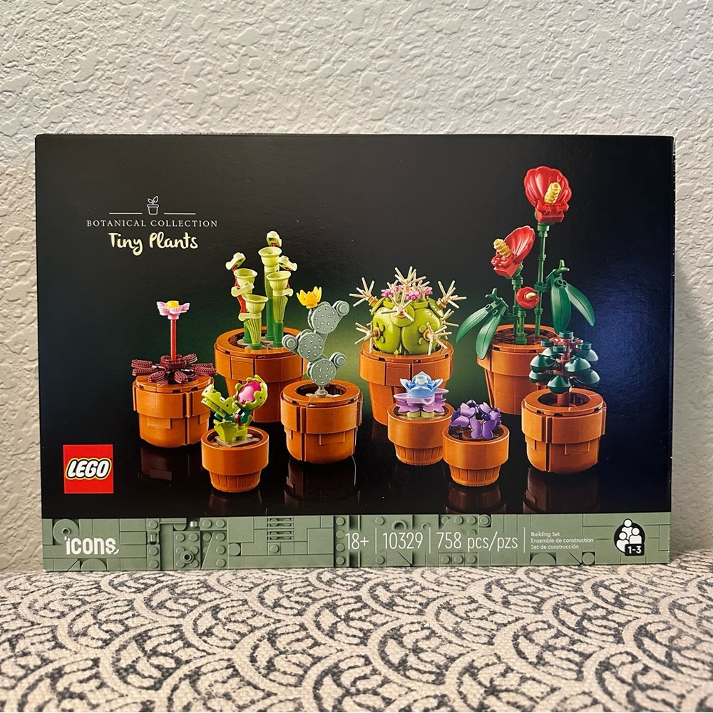 LEGO Botanical Collection Tiny Plants with Red and Green Accents